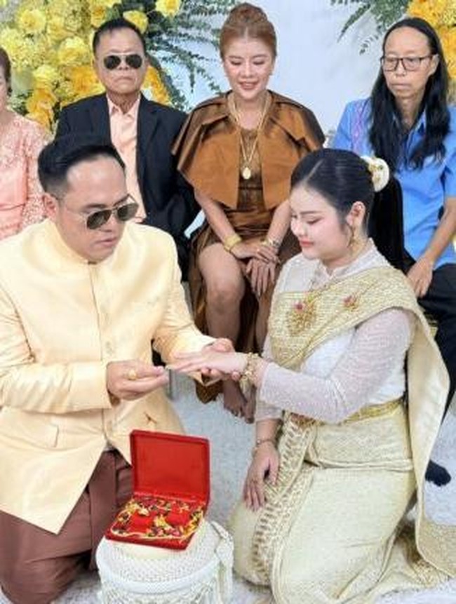 Bikin Heboh, Potret Istri Pertama Gelar Lamaran untuk Suami & Calon Madunya