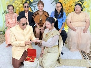 Bikin Heboh, Potret Istri Pertama Gelar Lamaran untuk Suami & Calon Madunya