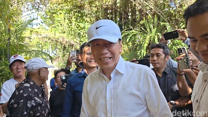 Presiden ke-7 RI, Joko Widodo (Jokowi) ditemui di kediamannya di Sumber, Banjarsari, Solo, Senin (25/5/2026).