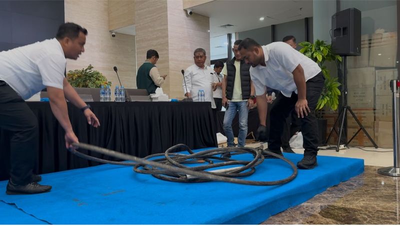 Kabel SUTET yang terputus hingga picu listrik padam massal di Sumatera (Rumondang/detikcom)