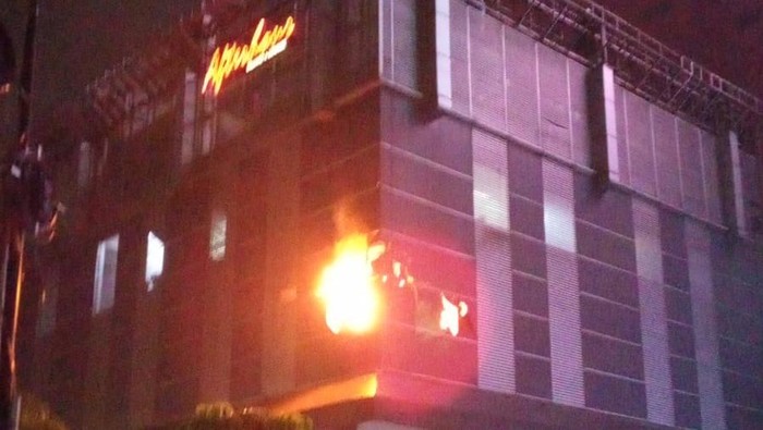 Kebakaran coffee shop di mal Jaksel