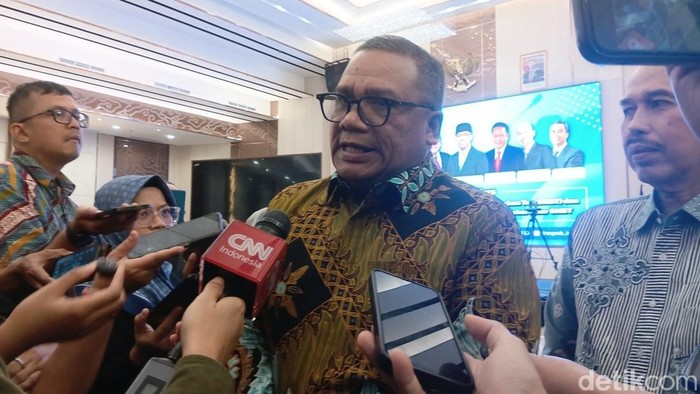 Ketua Tim Penanggung Jawab SNPMB Eduart Wolok usai konferensi pers pengumuman hasil UYBK SNBT 2026 di Graha Kemdiktisaintek, Jl Pintu 1 Senayan, Jakarta, Senin (25/5/2026).