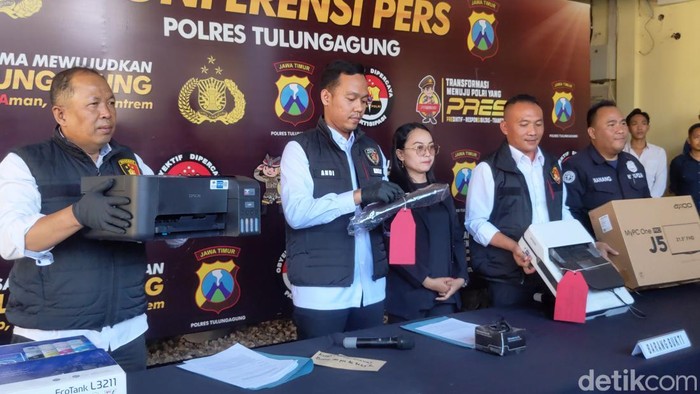 Konferensi pers di Polres Tulungagung