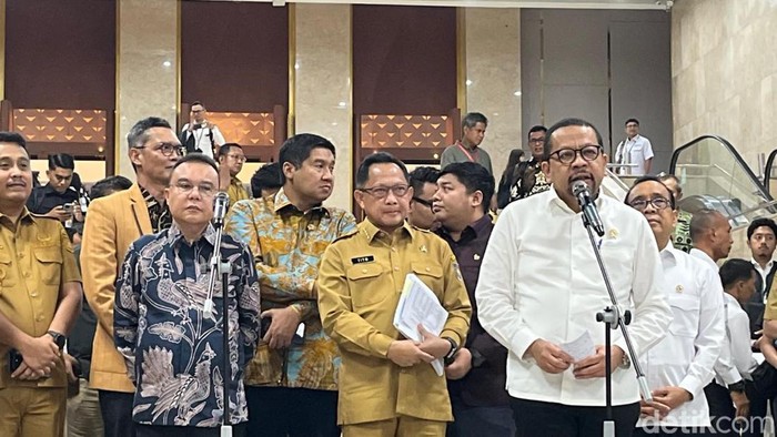 Konpers Pemerintah dan DPR Usai Rapat soal Pemulihan Pascabencana Sumatera