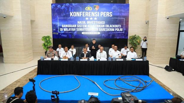Konpres hasil investigasi gangguan sistem kelistrikan (BLACKOUT) di wilayah Sumatera oleh Bareskrim Polri. (Dok. Bareskrim)