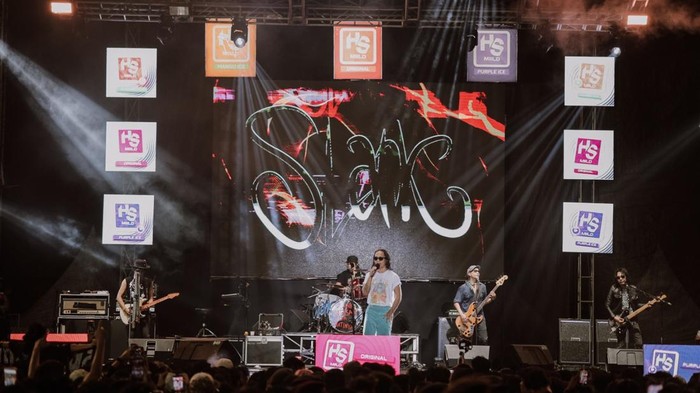 Konser Slank di Palembang dihadiri pukuhan ribu penonton.