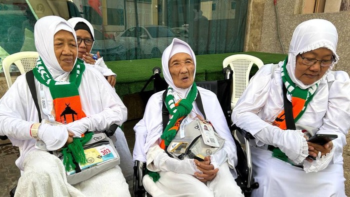 Mbah Marsiyah (104), jemaah haji asal Kediri, siap menjalani wukuf di Arafah, Selasa (26/5/2026).