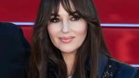 Pesona Monica Bellucci di Usia 61, Gayanya Pakai Gaun Fendi Panen Pujian