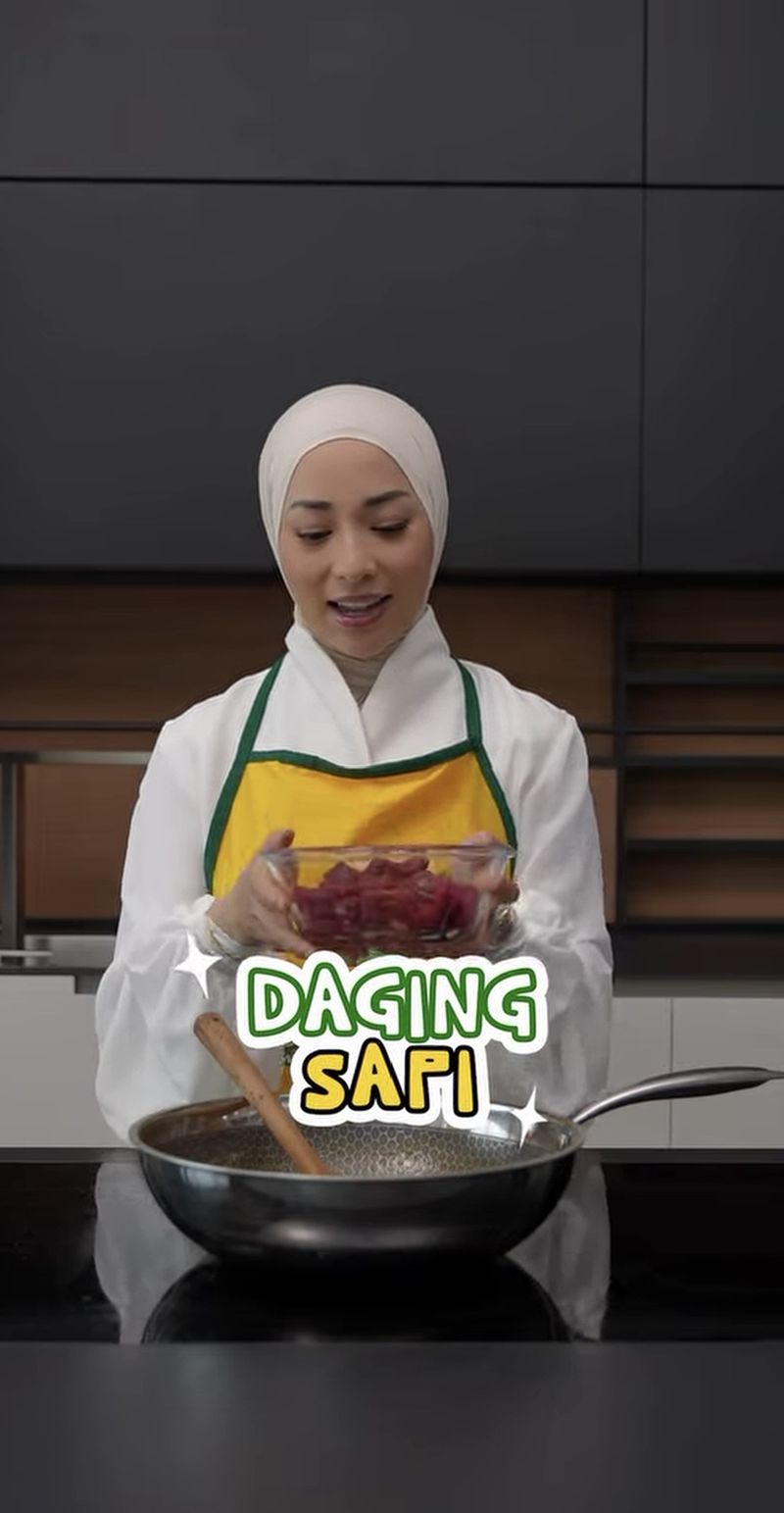 Gaya Nikita Willy Masak Disorot, Pakai Baju Putih dan Jam Tangan Rp 1,1 M
