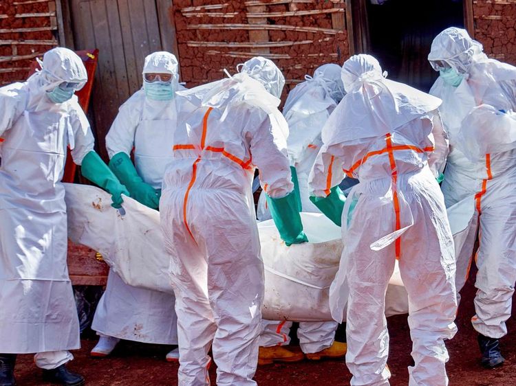 Palang Merah dan Tenaga Medis Berjuang Hentikan Penyebaran Ebola