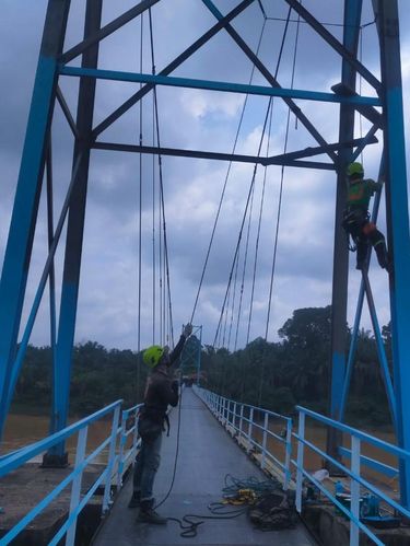 Pembangunan jembatan di Desa Pintu Gobang Kari, Kuansing telah selesai direnovasi. Pemasangan pelat baja--yang sebelumnya terbuat dari kayu--membuat struktur jembatan lebih kokoh.