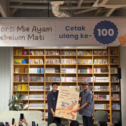 Novel Seporsi Mie Ayam Sebelum Mati Cetak Ulang ke-100