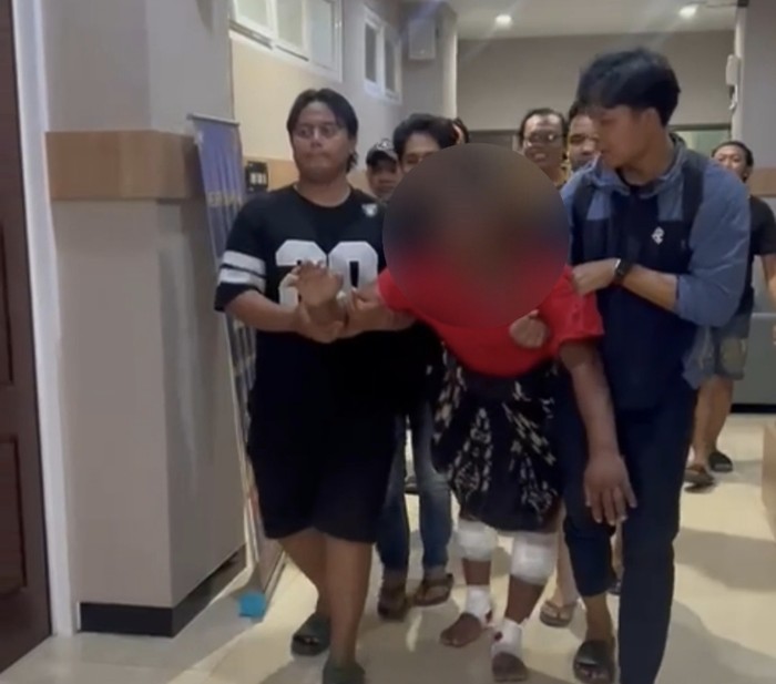 Perampok bersenpi di Gresik ditembak di kakinya saat melawan petugas