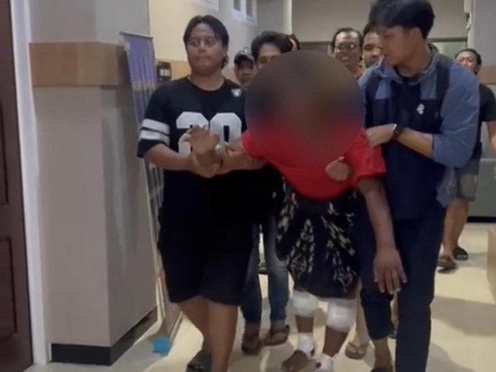 Perampok bersenpi di Gresik ditembak di kakinya saat melawan petugas