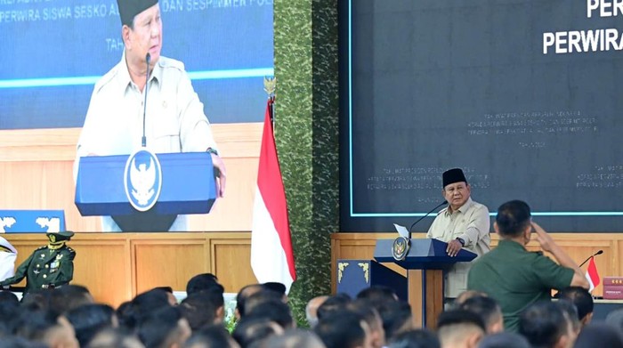 Presiden Prabowo Subianto memberikan taklimat kepada 1.095 perwira siswa Sesko TNI dan Sespimti Polri, perwira siswa Sesko AD, AL, AU; dan Sespimmen Polri. (Muchlis Jr - Biro Pers Setpres)