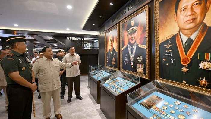 Presiden Prabowo Subianto meresmikan renovasi Museum dan Perpustakaan Sekolah Staf dan Komando Angkatan Darat (Seskoad) di Kota Bandung. (Dok. Biro Sekretariat Presiden)