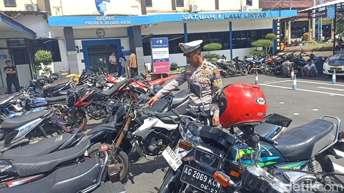 Puluhan motor diamankan saat razia balap liar