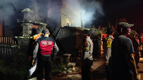 Rumah joglo berlantai dua di Banjar Yeh Gangga, Desa Sudimara, Tabanan, ludes terbakar, Minggu (24/5/2026). (Istimewa)