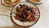 Sate Keroncong: Sate Kambing 'Tua' Anti Prengus di Gang Jatinegara Sejak 1964