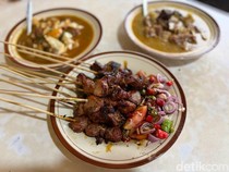 Sate Keroncong: Sate Kambing Tua Anti Prengus di Gang Jatinegara Sejak 1964