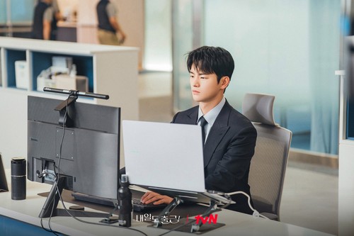Adegan dalam drama Korea See You at Work Tomorrow!