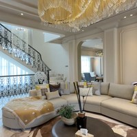 Inspirasi desain rumah ini disebut banyak mengambil referensi dari hotel mewah hingga lounge penumpang kelas bisnis. Tak heran, suasana yang dihadirkan terasa eksklusif, nyaman, sekaligus berkelas di setiap sudutnya. (Foto: YouTube/tasya farasya)