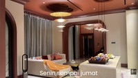 Masuk ke lantai tiga rumah Tasya Farasya. Lantai 3 full office, kata Tasya. Foto: YouTube tasya farasya