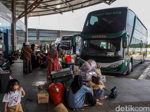 Terminal Pulo Gebang Mulai Ramai Jelang Libur Panjang Idul Adha