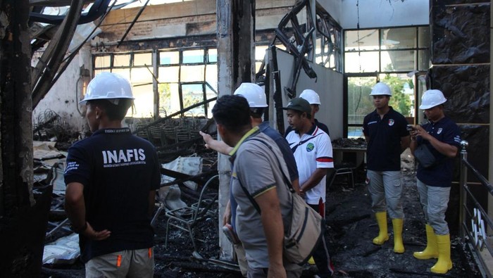 Tim Labfor Polda Jatim bersama jajaran Polda Kaltara dan Polresta Bulungan gelar olah TKP di Kantor Bupati Bulungan