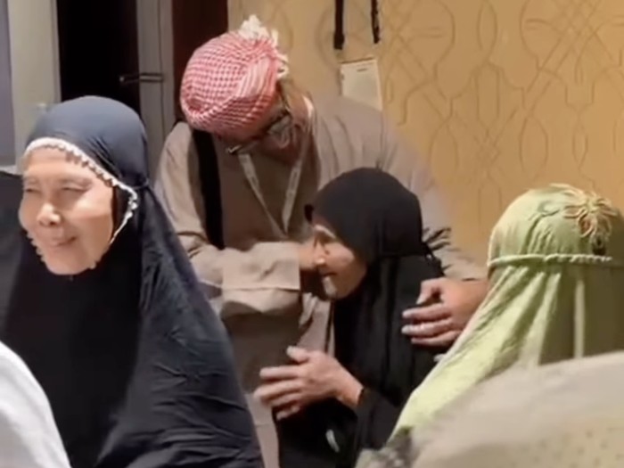 Uya Kuya dan Astrid menunaikan ibadah haji.