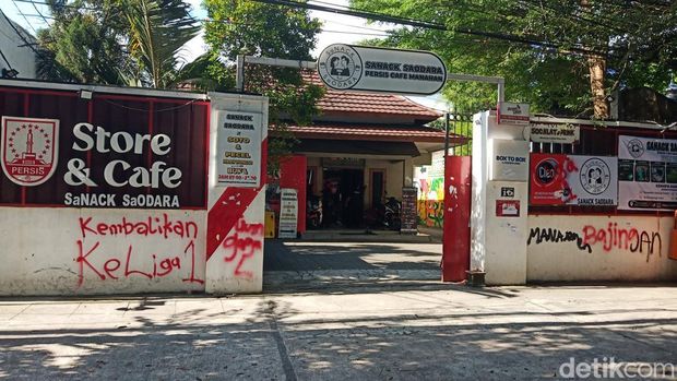 Vandalisme di Persis Store yang berada di Jalan Menteri Supeno, Kelurahan Manahan, Kecamatan Banjarsari, Kota Solo, Senin (25/5/2026) Vandalisme di Persis Store yang berada di Jalan Menteri Supeno, Kelurahan Manahan, Kecamatan Banjarsari, Kota Solo, Senin (25/5/2026)