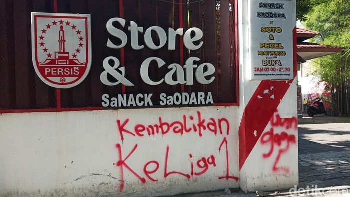 Vandalisme di Persis Store yang berada di Jalan Menteri Supeno, Kelurahan Manahan, Kecamatan Banjarsari, Kota Solo, Senin (25/5/2026)