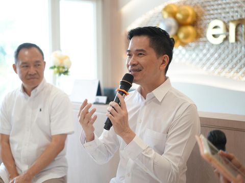 Waspada tren skincare yang janji glowing instan seminggu. Menurut dokter, efek sampingnya bisa bikin kulit meradang, flek hitam metal, hingga kanker kulit. Waspada tren skincare yang janji glowing instan seminggu. Menurut dokter, efek sampingnya bisa bikin kulit meradang, flek hitam metal, hingga kanker kulit.