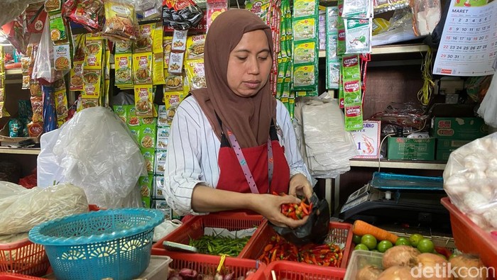 Yuni pedagang sayur di Pasar Induk Among Tani Kota Batu