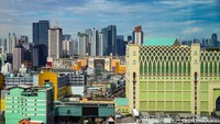 Suasana gedung perkantoran di kawasan pusat bisnis Jakarta. Perekonomian Indonesia diproyeksikan menghadapi tekanan pada 2026 seiring perlambatan ekonomi global yang dipicu konflik geopolitik di Timur Tengah serta melemahnya perdagangan internasional. Kondisi tersebut diperkirakan berdampak pada sejumlah sektor usaha di dalam negeri.
