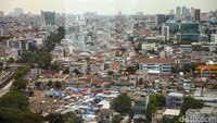 Ketidakpastian geopolitik menyebabkan investasi dan aktivitas perdagangan dunia melambat.Di dalam negeri, tantangan struktural seperti rendahnya daya beli masyarakat, tingginya angka pemutusan hubungan kerja, hingga perlambatan industri manufaktur turut menjadi pekerjaan rumah pemerintah. Kondisi tersebut berpotensi menekan konsumsi rumah tangga yang selama ini menjadi penopang utama pertumbuhan ekonomi nasional.
