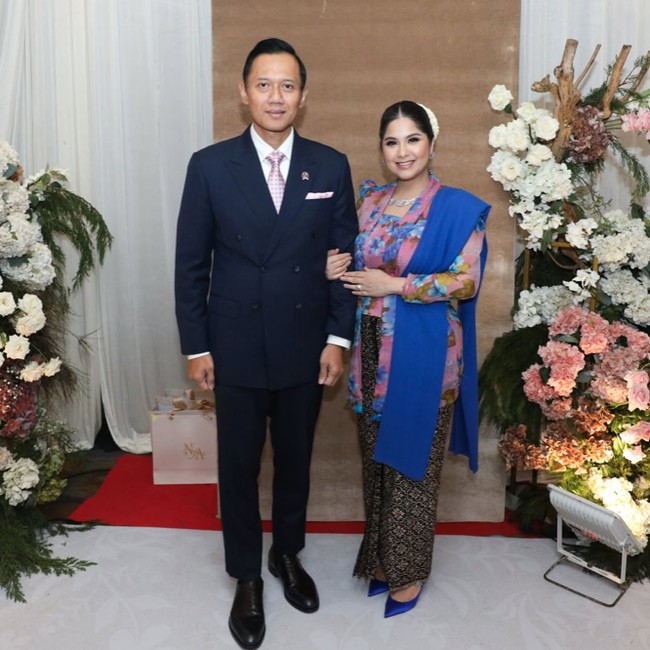 Potret Annisa Pohan Kondangan Usai 2 Bulan Lahiran, Anggun Berkebaya Floral