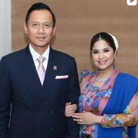 Penampilan Annisa semakin segar dipulas riasasn soft glam. Blush on peach lembut dipadukan lipstik peach nude membuat wajah ibu 2 anak itu semakin merona. Sebelumnya Annisa sendiri diketahui melahirkan anak keduanya yang berjenis kelamin laki-laki pada 29 Maret 2026. Foto: Instagram/@agusyudhoyono