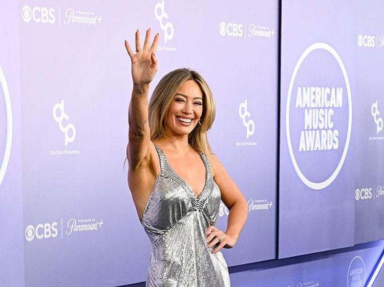 Foto: Hilary Duff dan Deretan Artis Best Dressed American Music Awards 2026