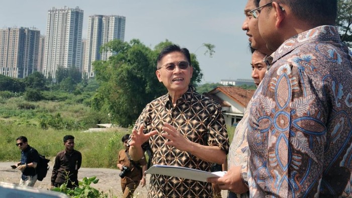 Bos Lippo Group James Riady saat mendampingi Menteri PKP Maruarar Sirait di Meikarta