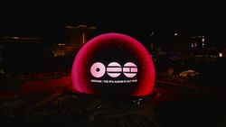BTS Sulap Las Vegas Jadi Merah