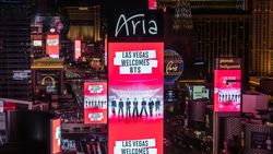 BTS Sulap Las Vegas Jadi Merah