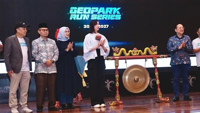 Bupati Banyuwangi Ipek Fiestiandani saat menghadiri peluncuran Geopar Run Series 2026/2027 di Jakarta.