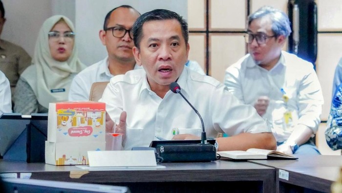 Bupati Karawang Aep Syaepuloh saat rapat koordinasi dengan Menteri ATR/BPN