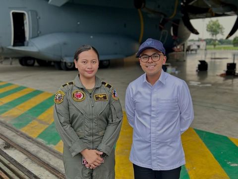 Dirgayuza Setiawan bersama Captain Gini Setya Rahayu