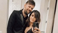 Sosok Istri Penyanyi Band Metal yang Suaminya Jadi Gay Setelah 14 Tahun Nikah