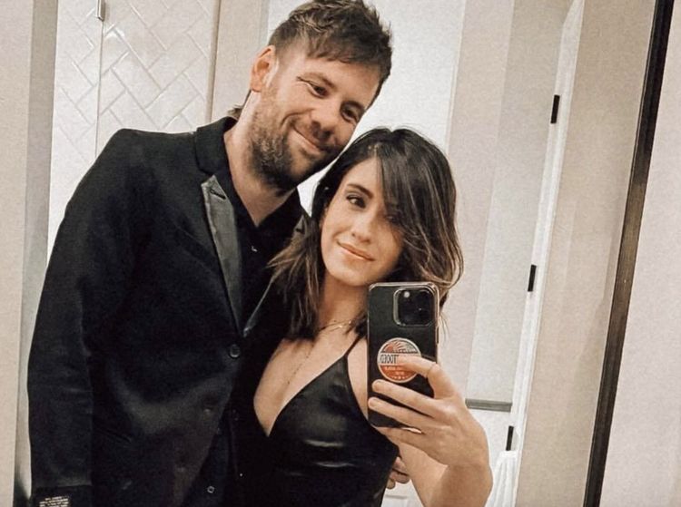 Sosok Istri Penyanyi Band Metal yang Suaminya Jadi Gay Setelah 14 Tahun Nikah