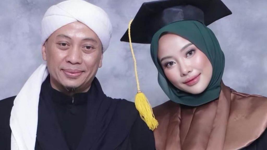 Ghaniya Salma Jadi Sarjana Sosial, Opick: Sukses Dunia Akhirat
