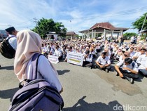 Guru Honorer di Ponorogo Demo Minta Dimasukkan ke Dapodik