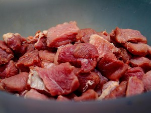 Biar Nggak Alot! 5 Bahan Makanan Ini Bikin Daging Kurban Empuk Tanpa Ribet